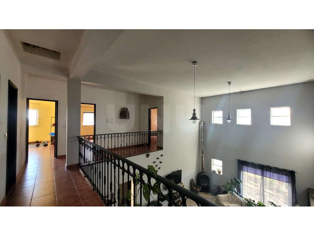 Armazém utilizado como Habitação com excelente área exterior - Grande imagem: 5/23