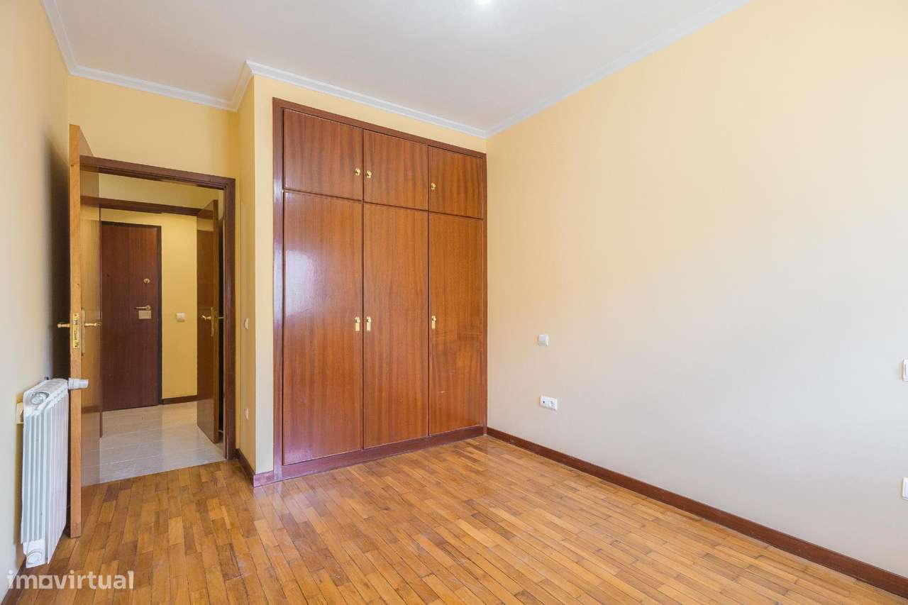 Apartamento T3 com Duas Garagens Fechadas em Águas Santas, Maia-20