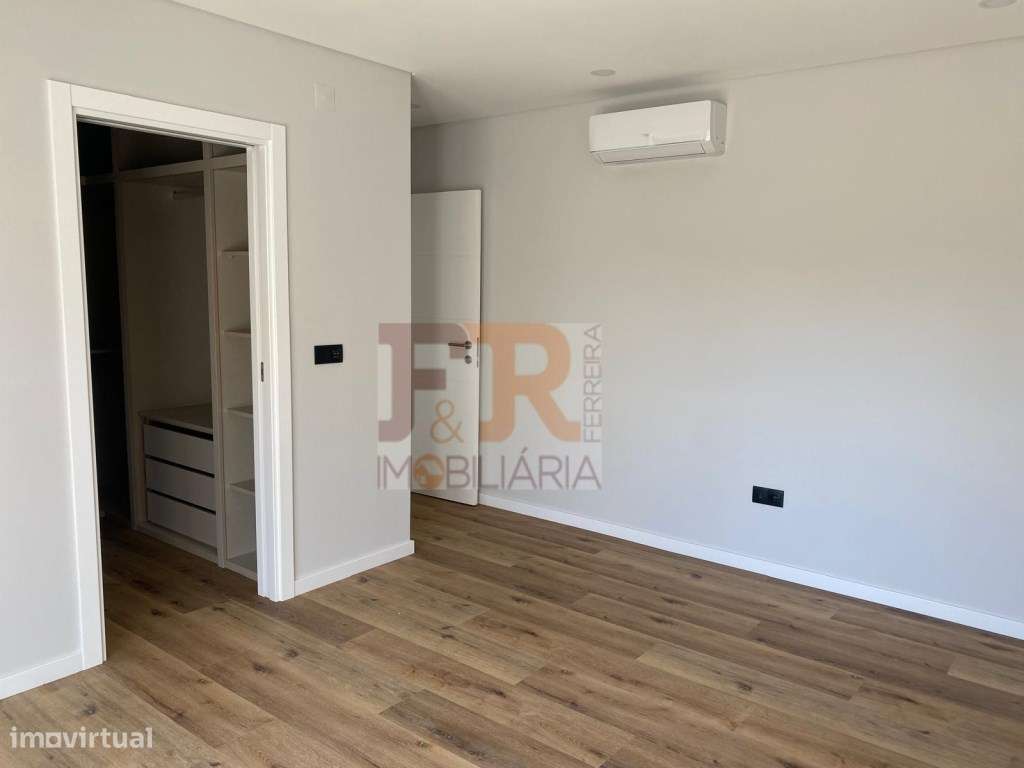 Moradia T3 em zona privilegiada de Pinhal General Fernão Ferro acab...-14