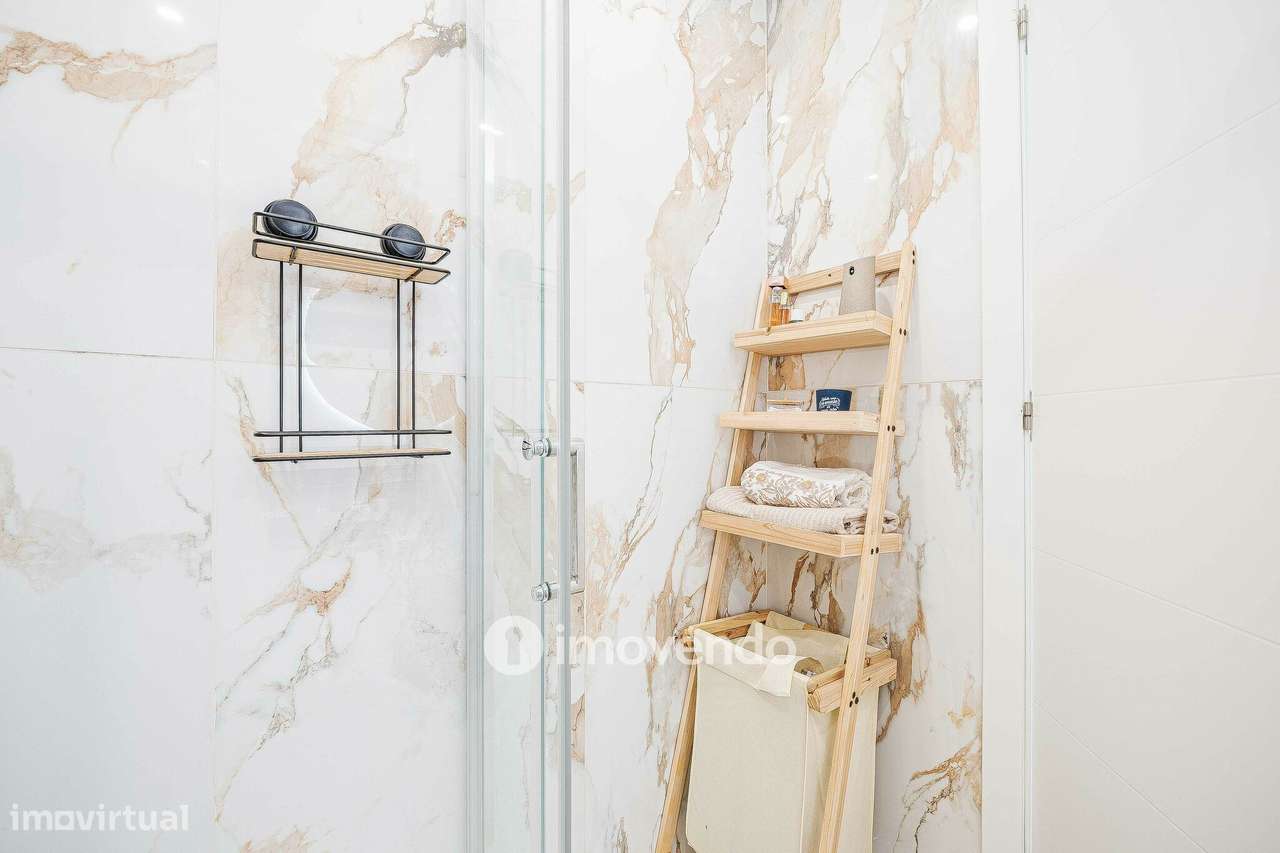 Apartamento T2 totalmente remodelado, com cozinha equipada, em Belas-31