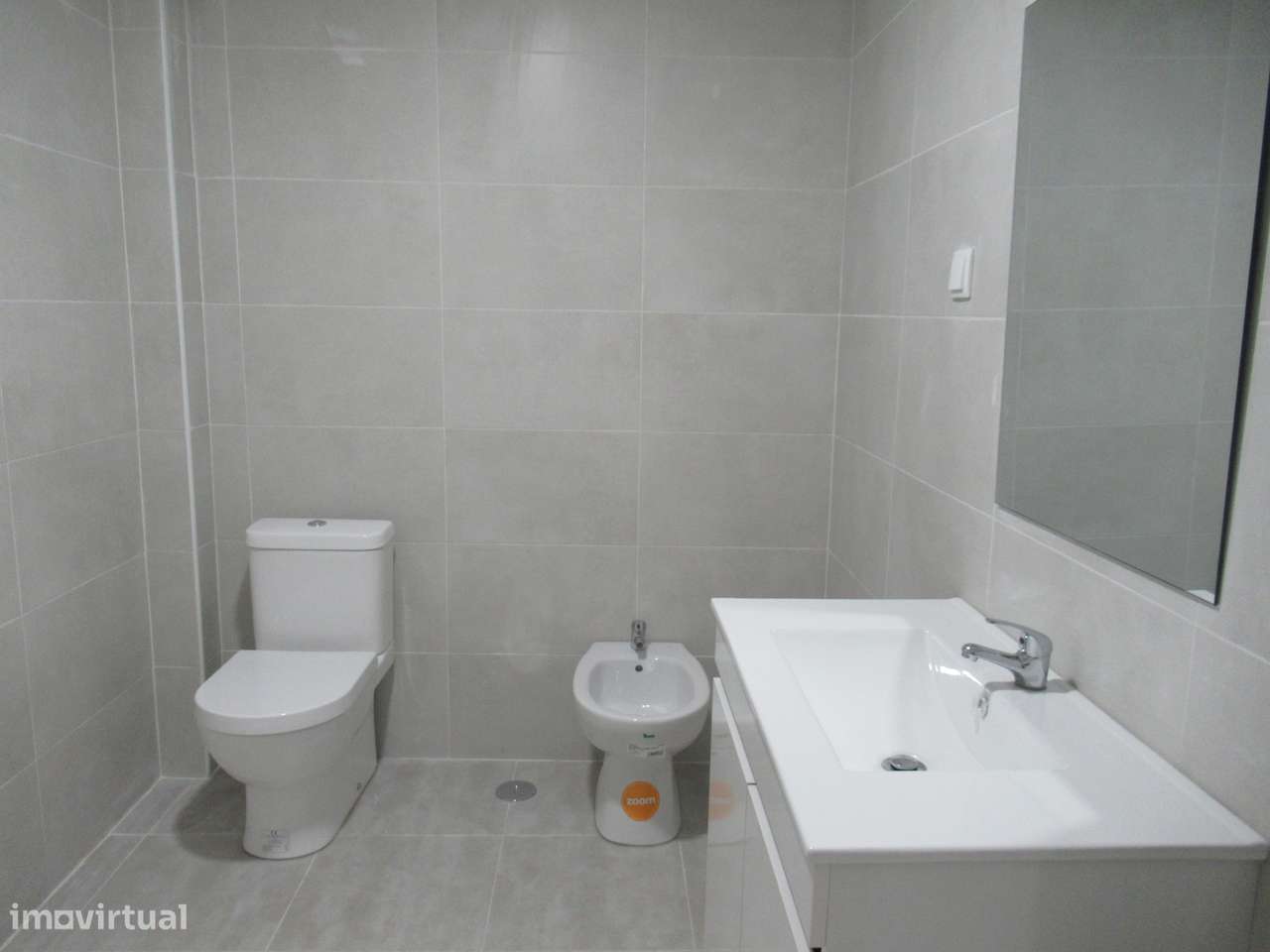 Apartamento T2 renovado na Amora, perto do rio-8