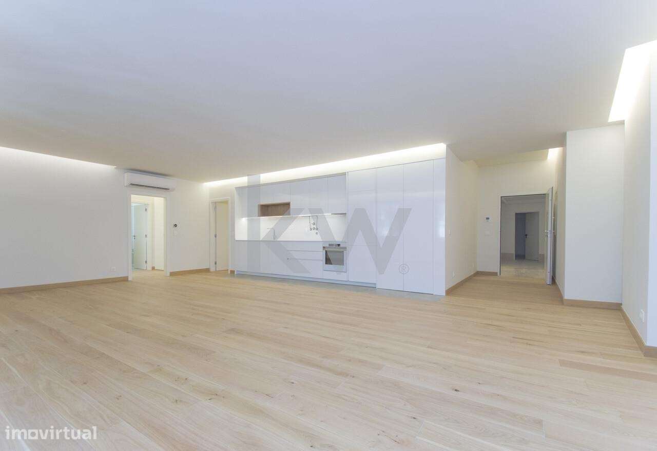 Apartamento T2 de áreas generosas em Venda no Largo do Chanceler, Alfa - Grande imagem: 3/34