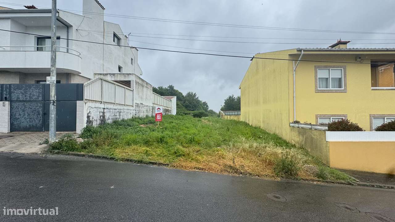 Lote para construção de moradia geminada em Grijó - Grande imagem: 2/5