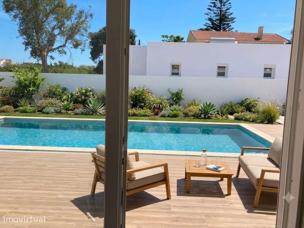 Moradia T3 com piscina junto ao centro das Caldas da Rainha-28