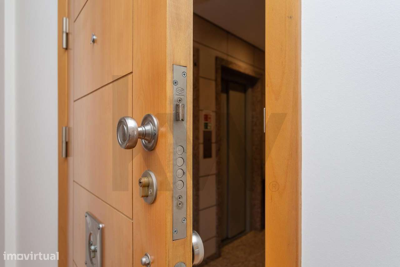 T2 com 2 varandas e 4 lugares de parqueamento, nas Colinas do Cruzeiro - Grande imagem: 2/43