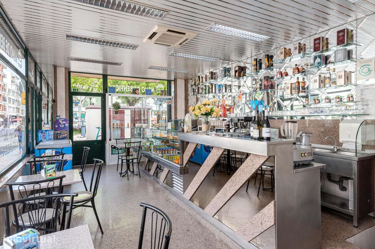 TRESPASSE de Cafeteria | 40m2 | 2 Montras | Estrada de Benfica-0