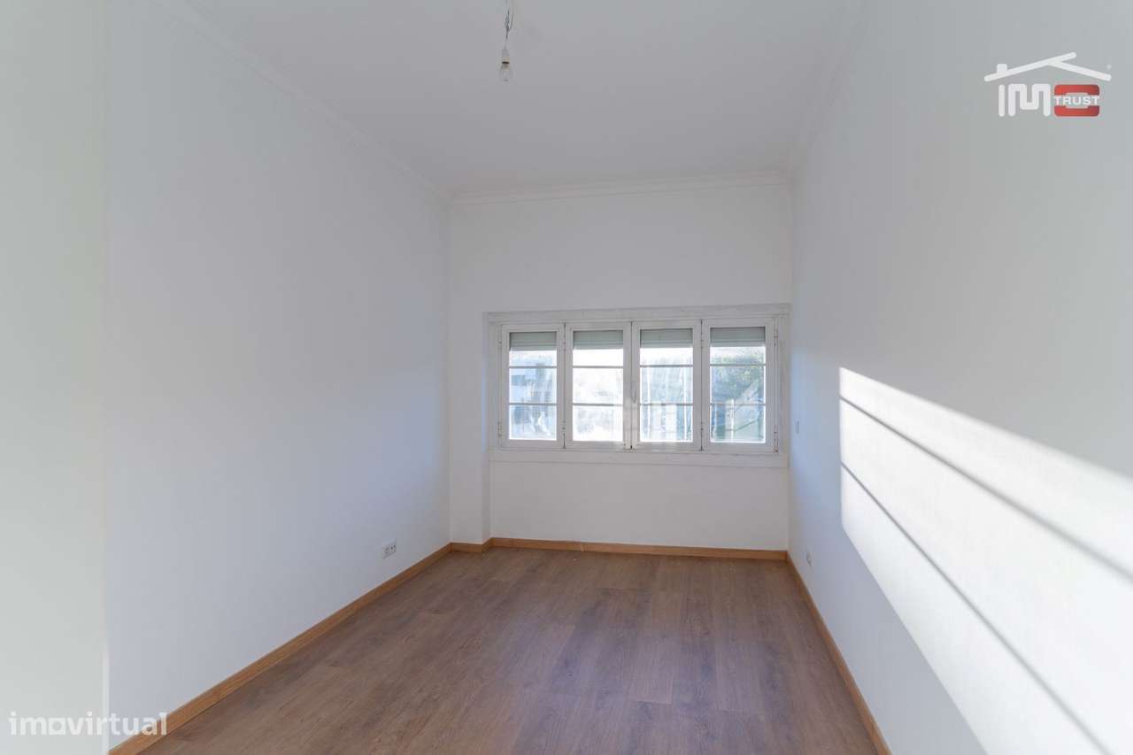 OPORTUNIDADE INVESTIMENTO - APARTAMENTO T4 CONVERTIDO EM T5 COM TER...-6
