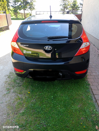 Hyundai Accent - 2