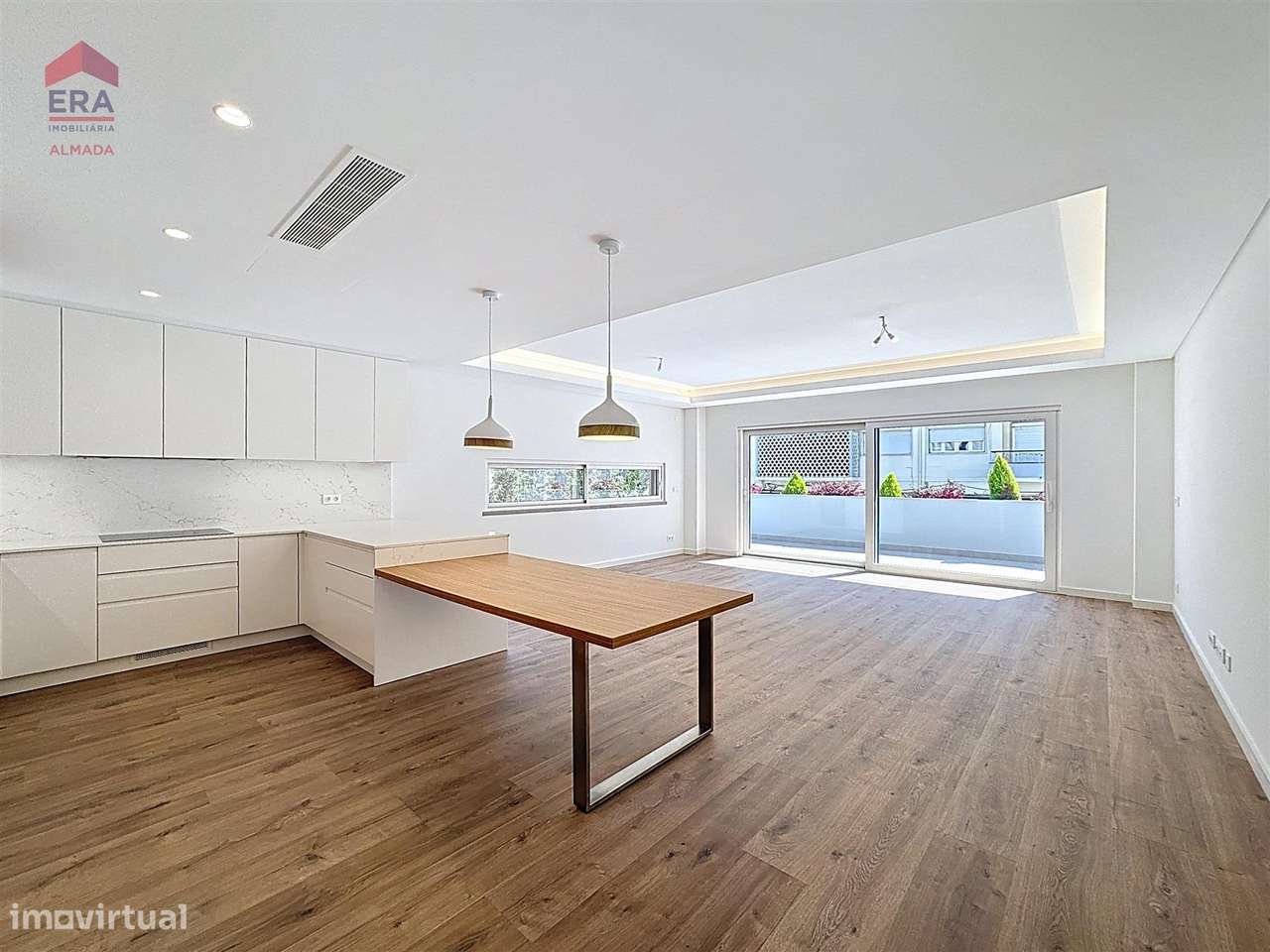 Nova Moradia em Almada , 5 suites, garagem e jardim-19
