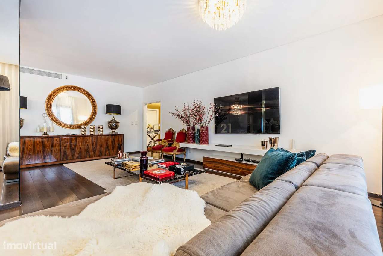 Apartamento T5 de luxo na Urbanização Jardins do Cristo Rei. - Grande imagem: 4/36