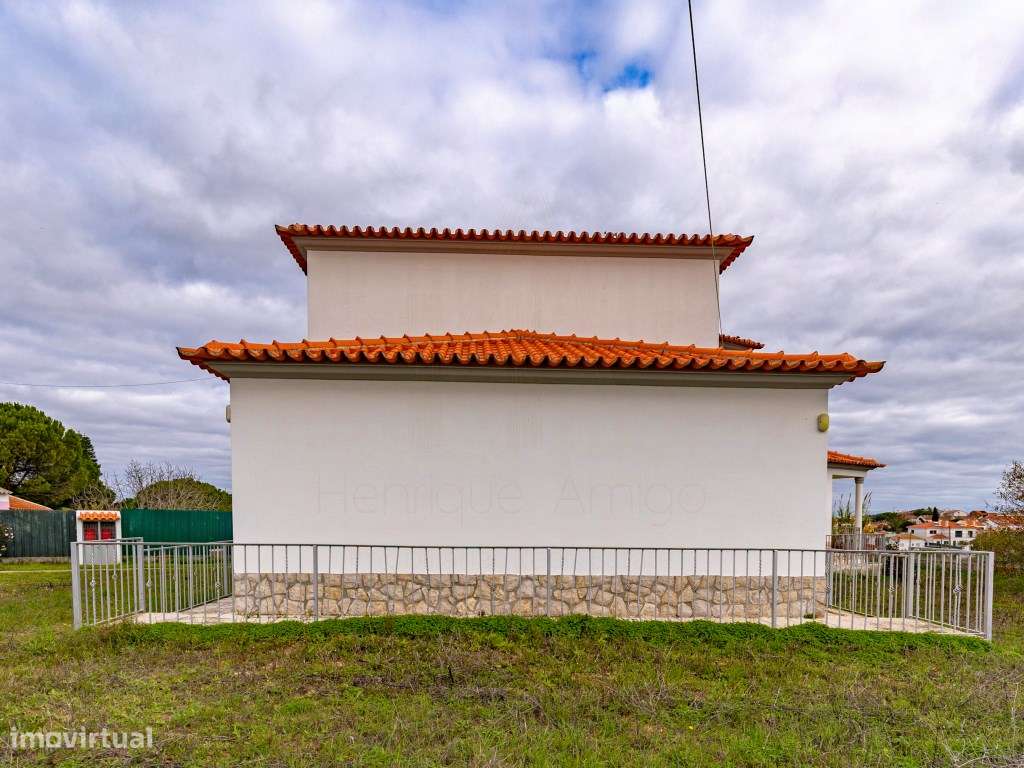 Moradia T3 Isolada com 1000 m² de terreno em Castelo, Sesimbra-39