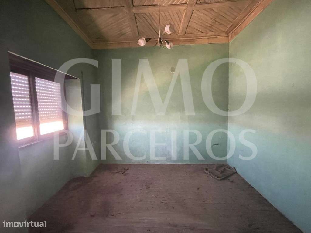 Moradia T4 para Remodelar em Oliveirinha + Terreno a poucos minutos...-22