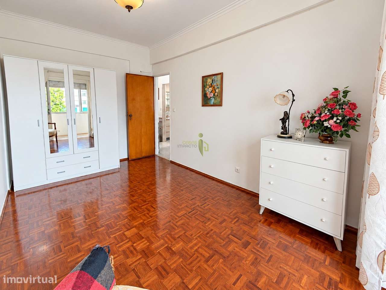 Apartamento T2 com Varanda, Elevador  | Junto a Comércio, Escolas e Tr-23
