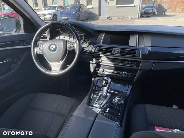 BMW Seria 5 518d - 33