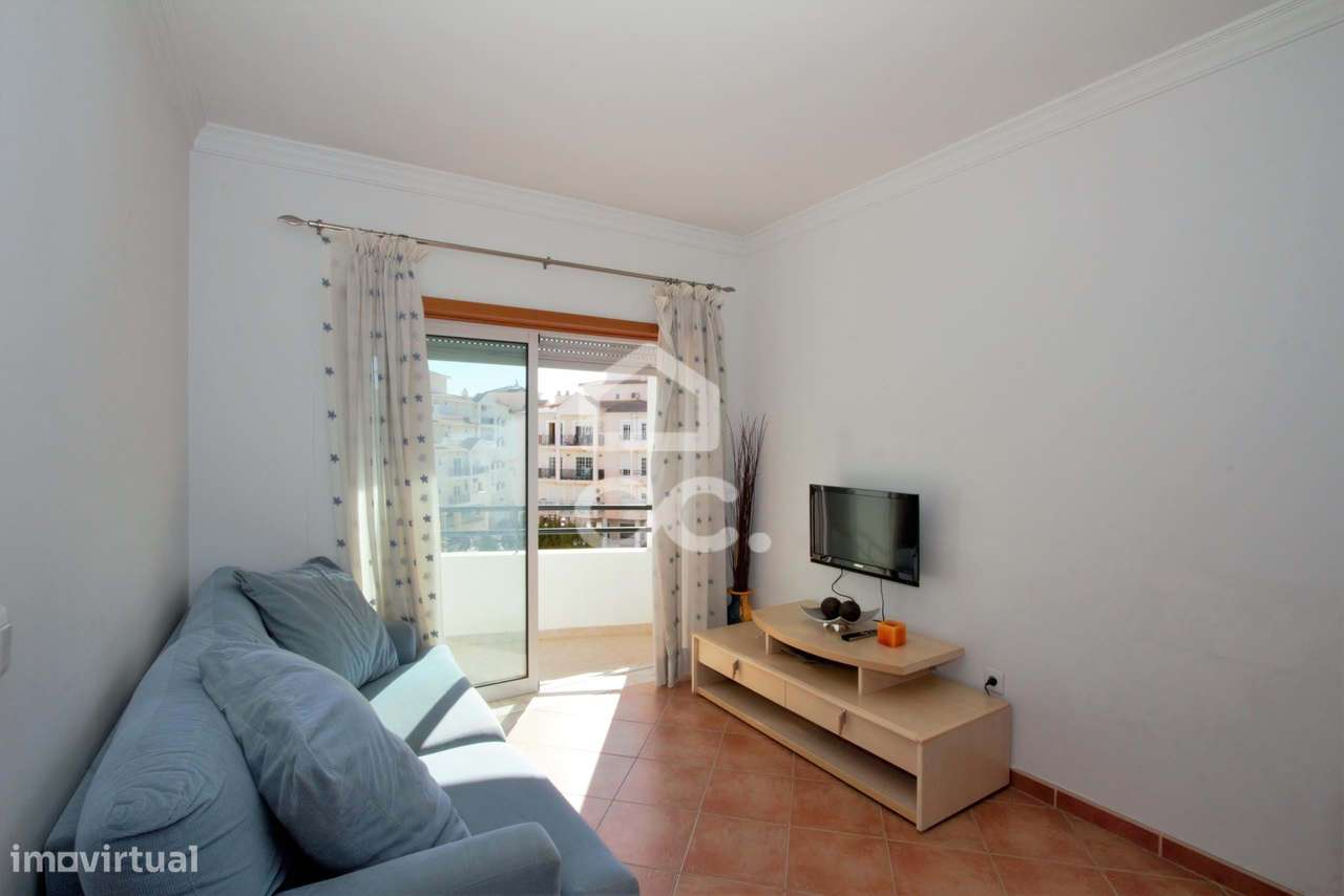 Apartamento T1 com varanda, lugar de garagem e arrecadação em Armação - Grande imagem: 2/15