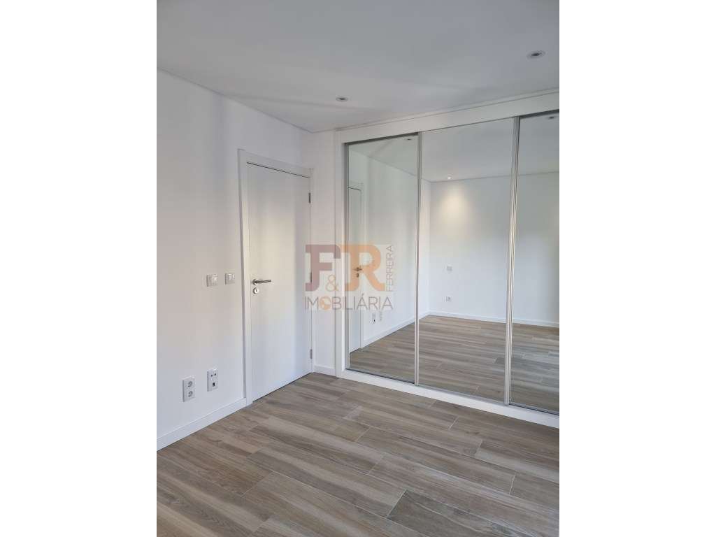Moradia Geminada T3 com garagem e Terraço Quinta do Conde Sesimbra-28