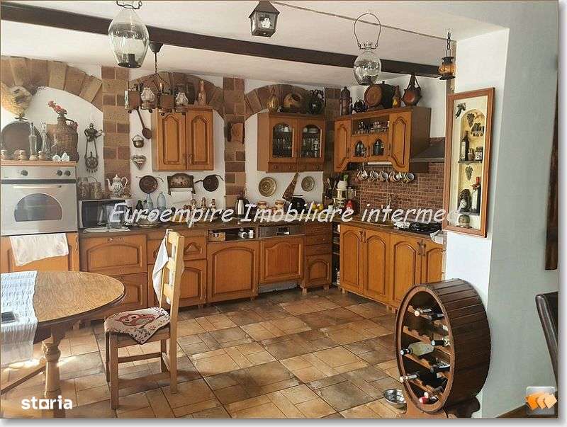 Pensiune 14 camere de vanzare Eforie Nord - Imagine principală: 3/20