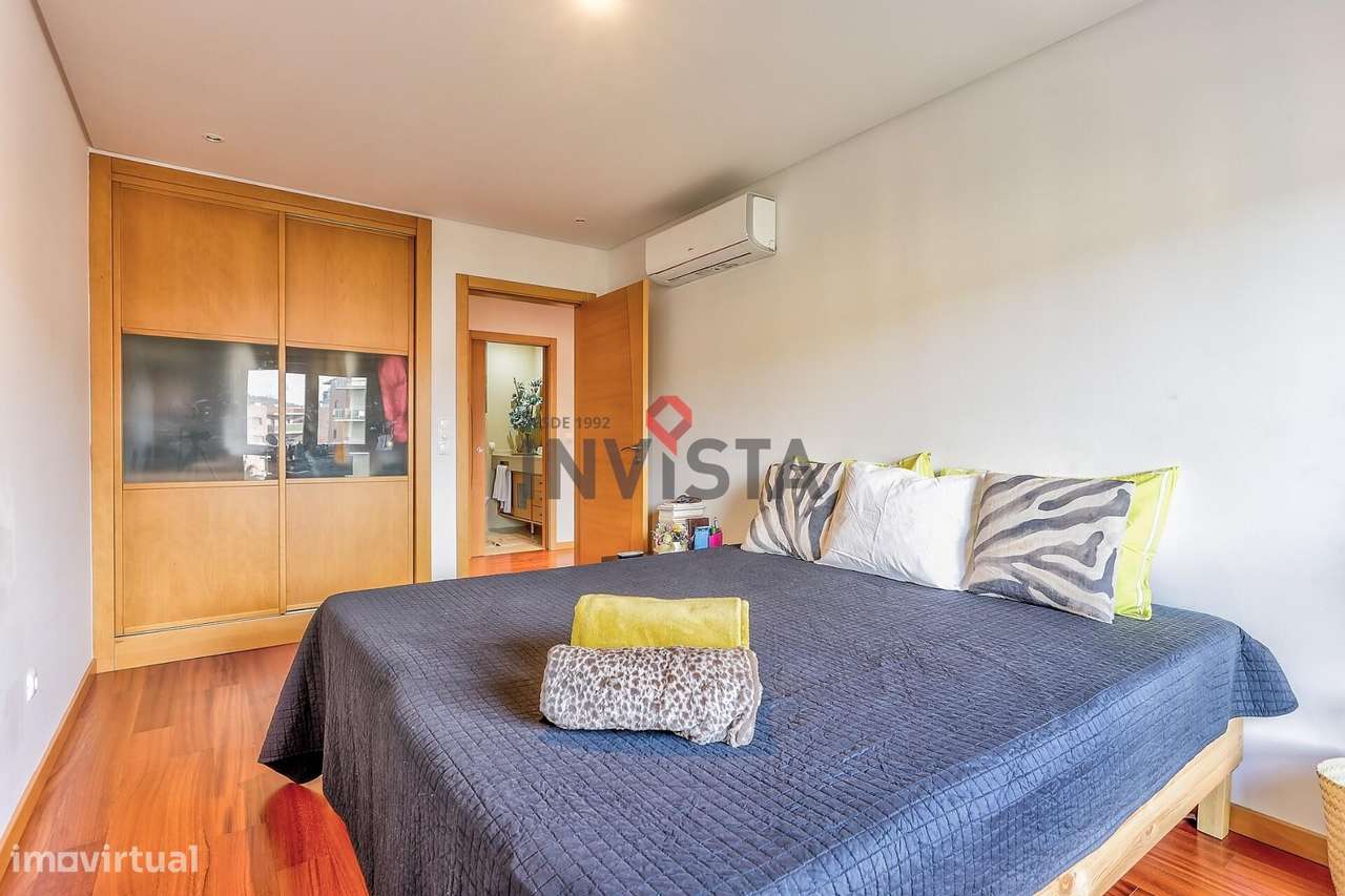 T3 com varanda e box dupla na Urbanização da Malvarosa-13