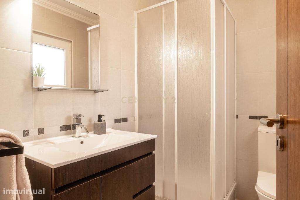 Moradia T4 na Praia da Areia Branca para Investimento ou Habitação Pró-10