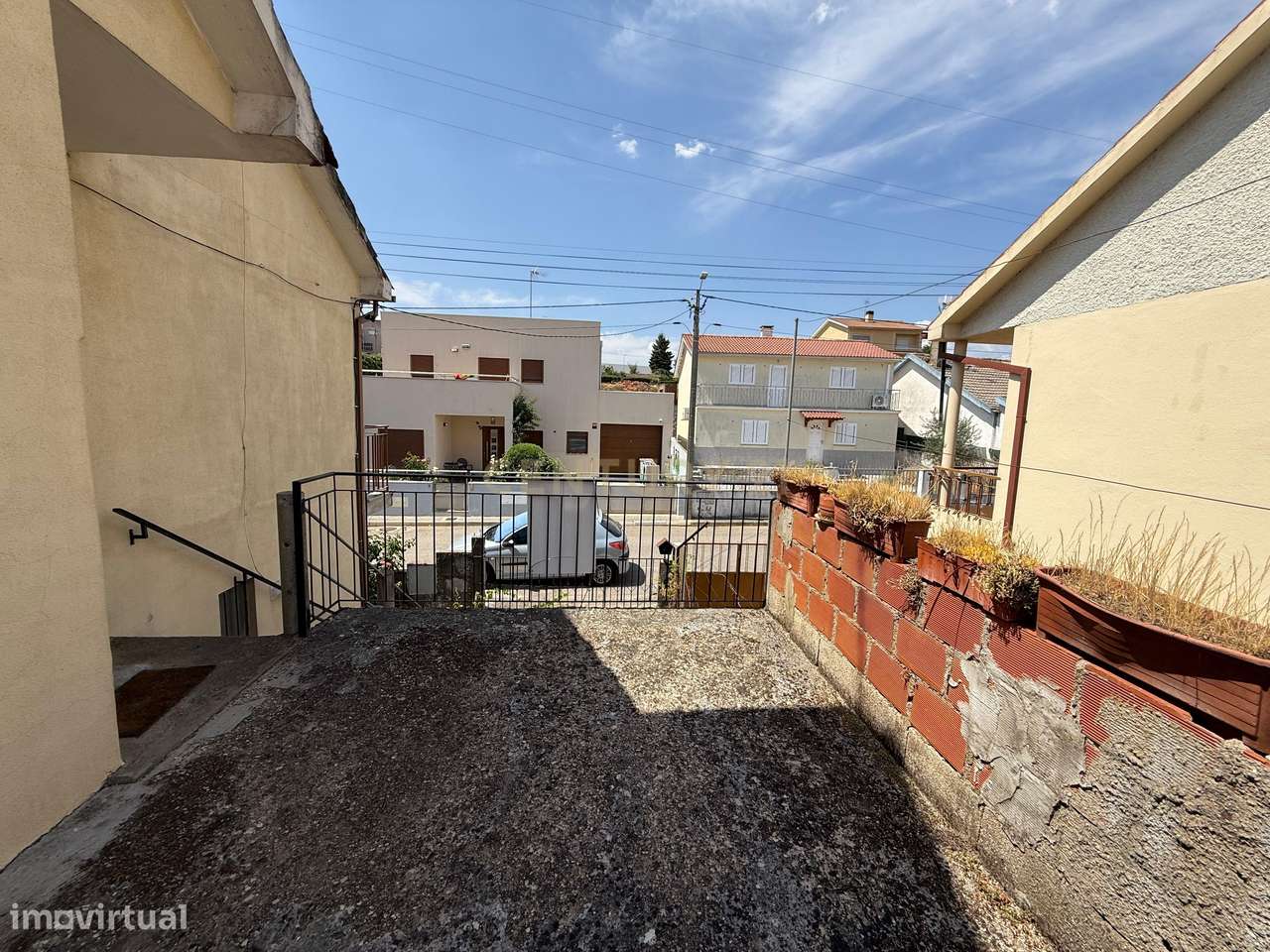 Moradia BI-FAMILIAR perto do IPB e do Centro de Bragança, no Bairro da-7