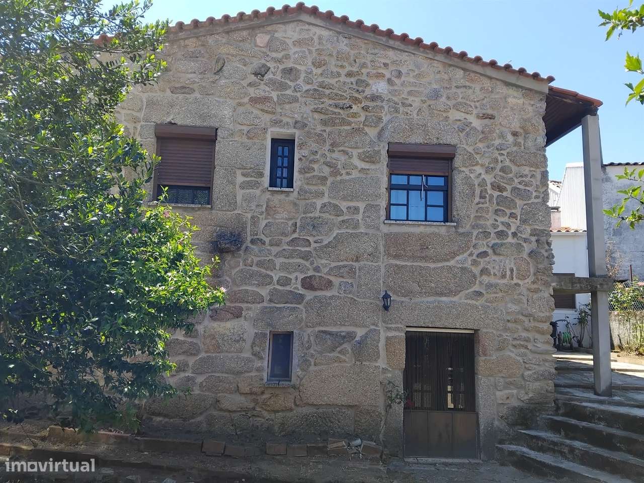 Moradia de Grande Dimensão com Potencial Habitacional, Turístico e de-8