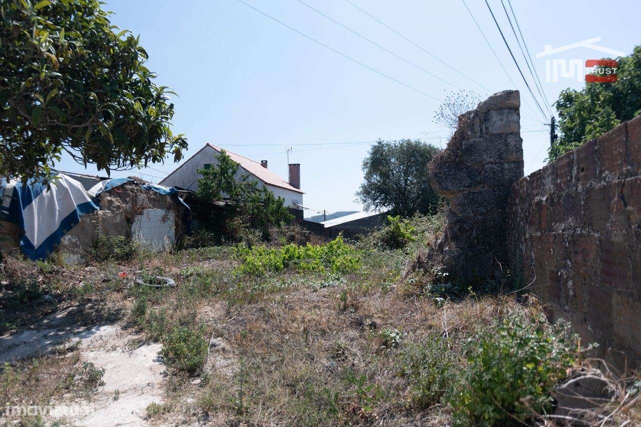 Moradia em ruina - Grande imagem: 4/8