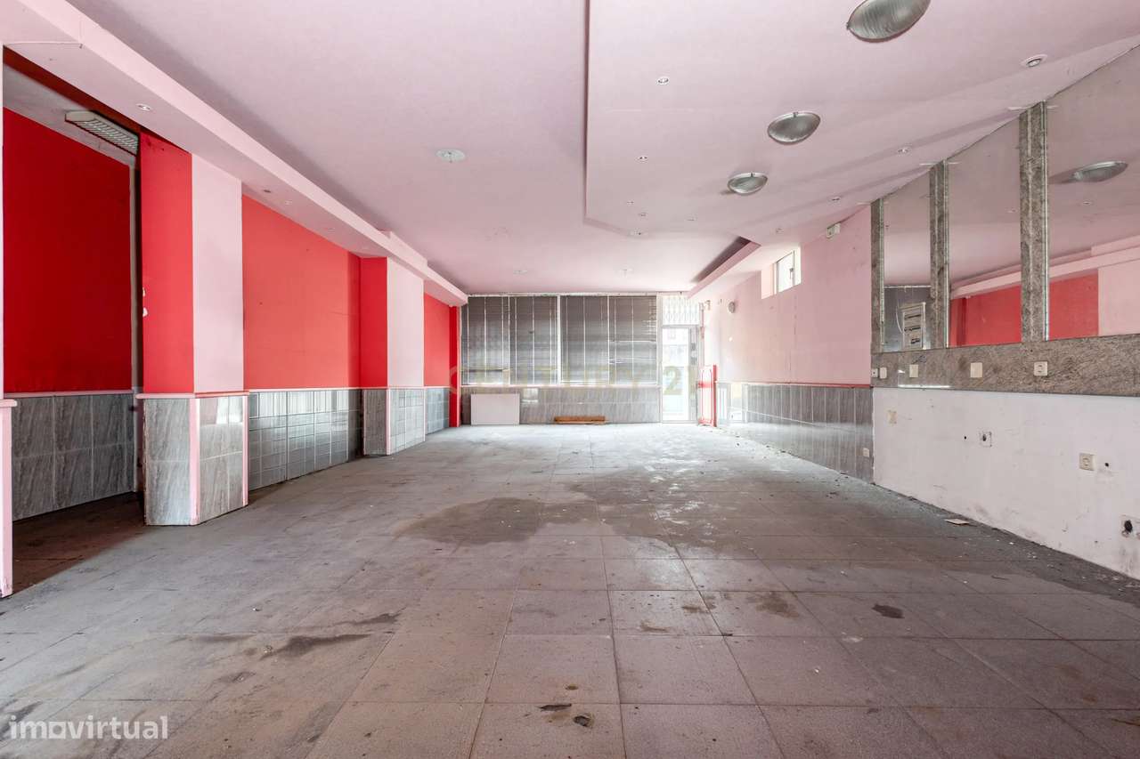 Loja com 136m2 Logradouro e Cave em Rio Tinto-7