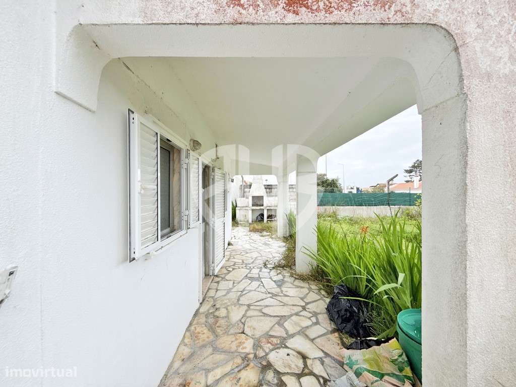 Moradia Isolada T3+1 // P/Recuperar // Lagoa Albufeira-5