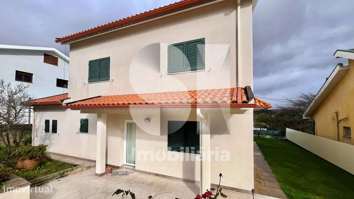 Moradia T4 - Grande imagem: 2/33