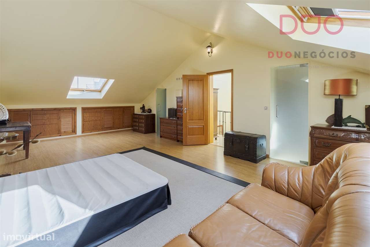 Moradia T4+1 à venda no Montijo-30