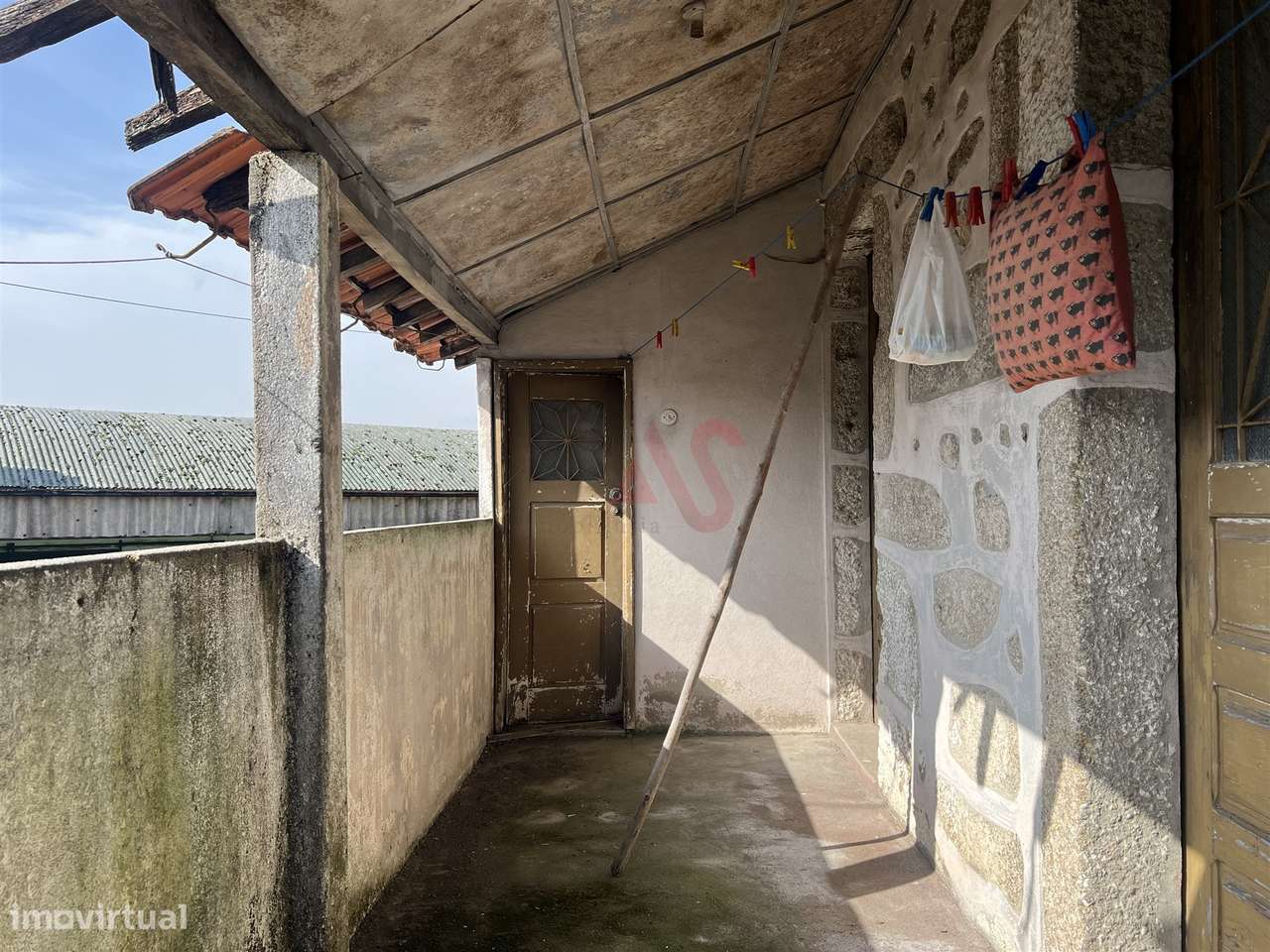 Moradias para Restauro com Terreno de 1.682 m² | Raimonda, Paços de Fe-11