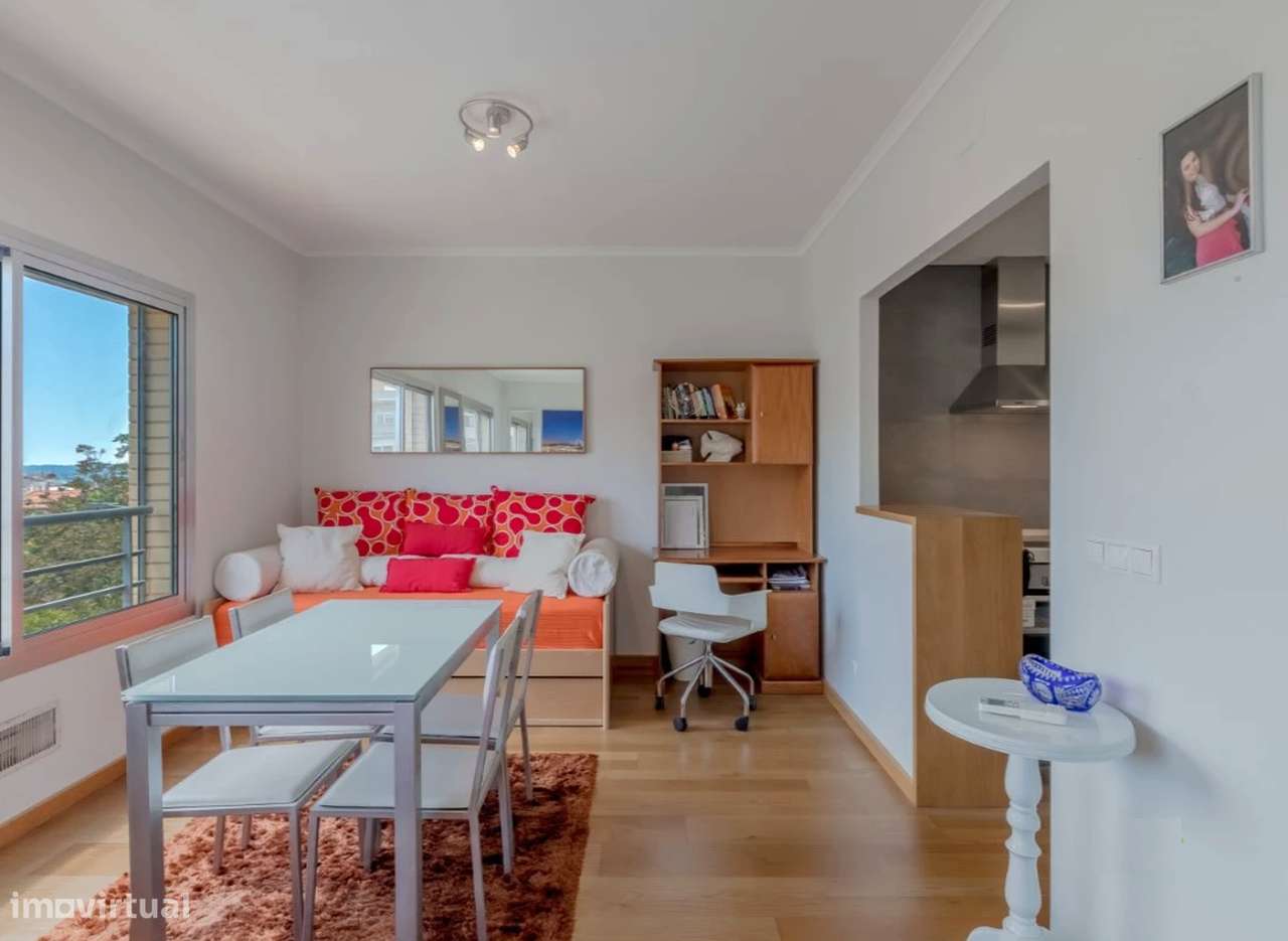 Apartamento T0 com varanda em Campolide