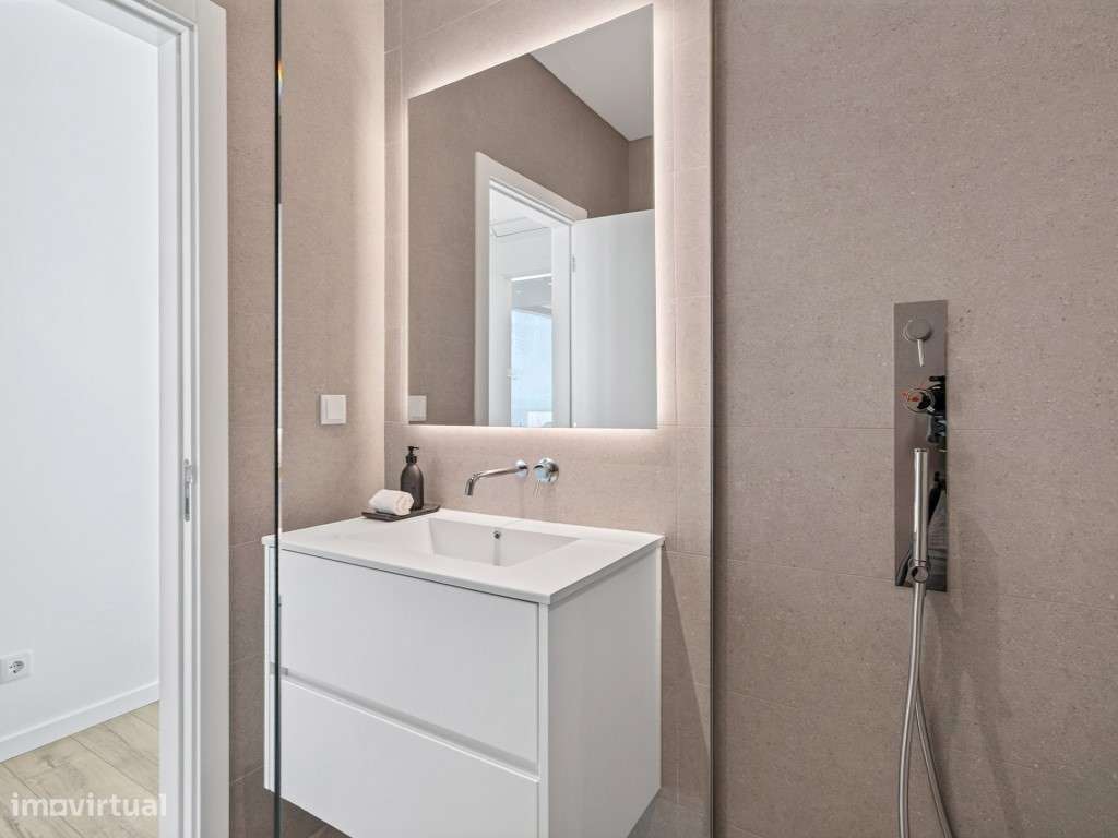 Moradia T4 com Piscina, Jardim e Vista deslumbrante sobre o Mar-21
