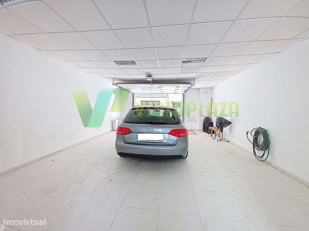Garagem com Potencial para transformar Loft no Centro de Portimão - Grande imagem: 3/23