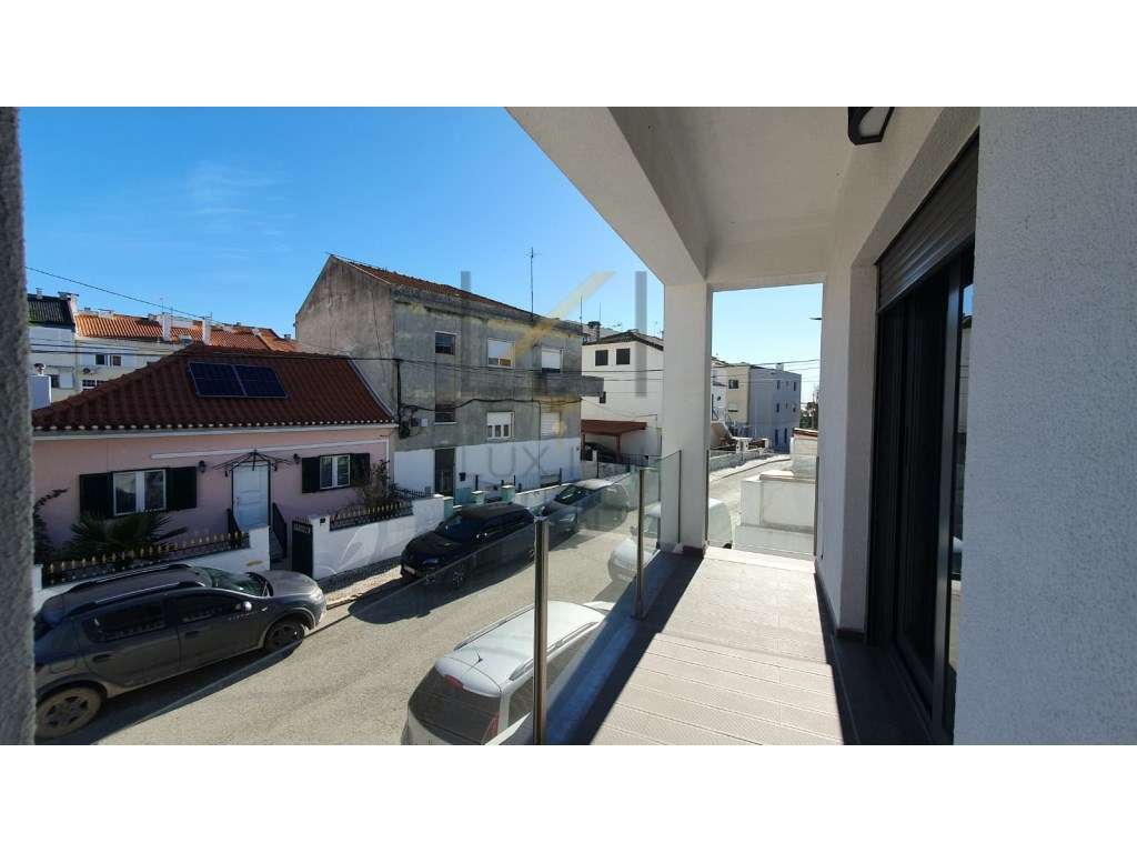Apartamento T2, com varanda e arrecadação, Setúbal-11