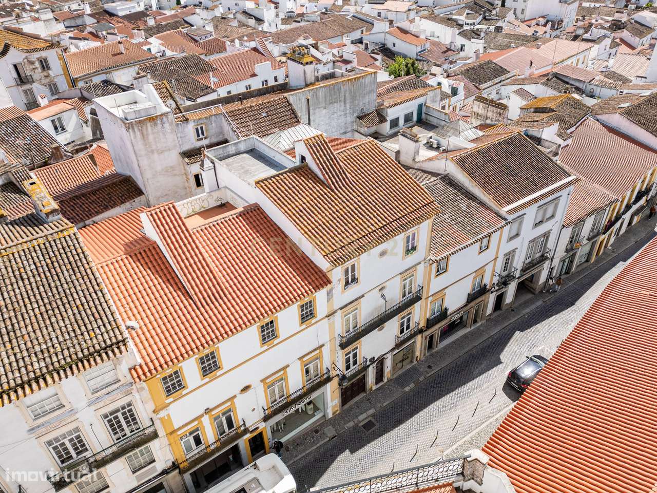 "Exclusiva Moradia Senhorial no Coração Histórico de Évora."-7