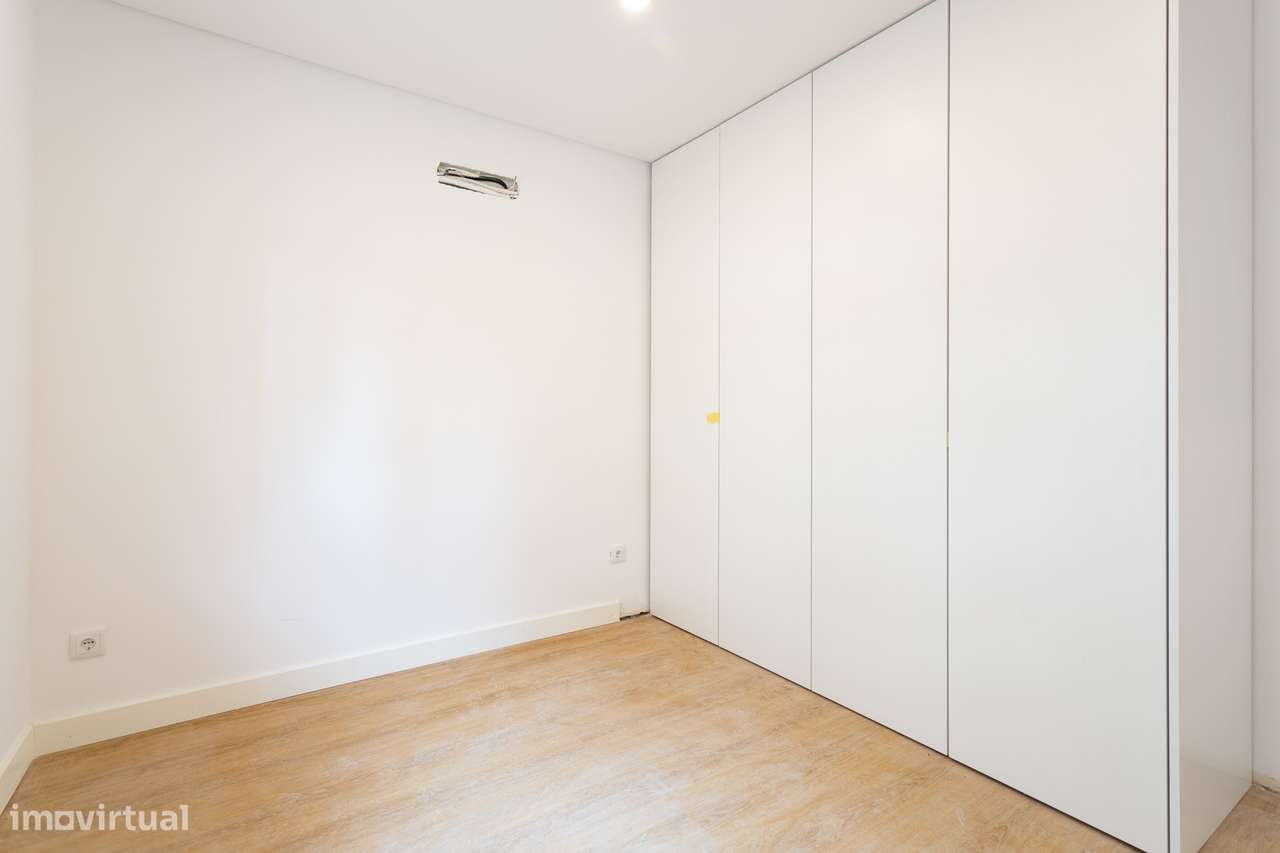 Apartamento T3 ( Andar de Moradia r/c ) em Almada - Grande imagem: 5/33