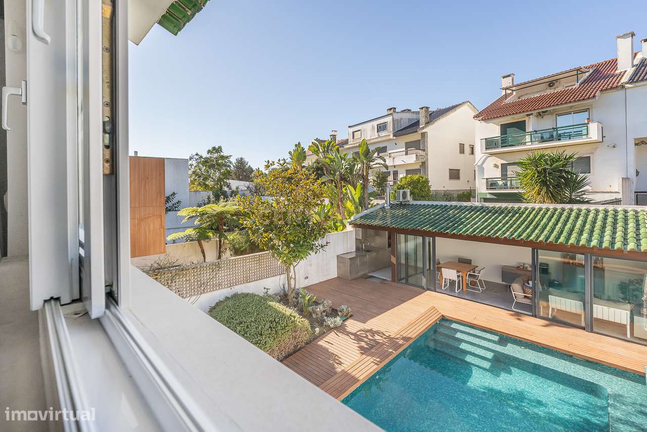Moradia de Luxo T4 com Piscina e Jardim em Alvalade-33