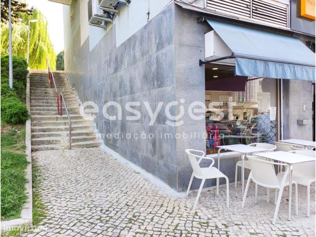 Espaço Comercial com área de 250m2 localizado em Ramada (Odivelas) - Grande imagem: 4/28