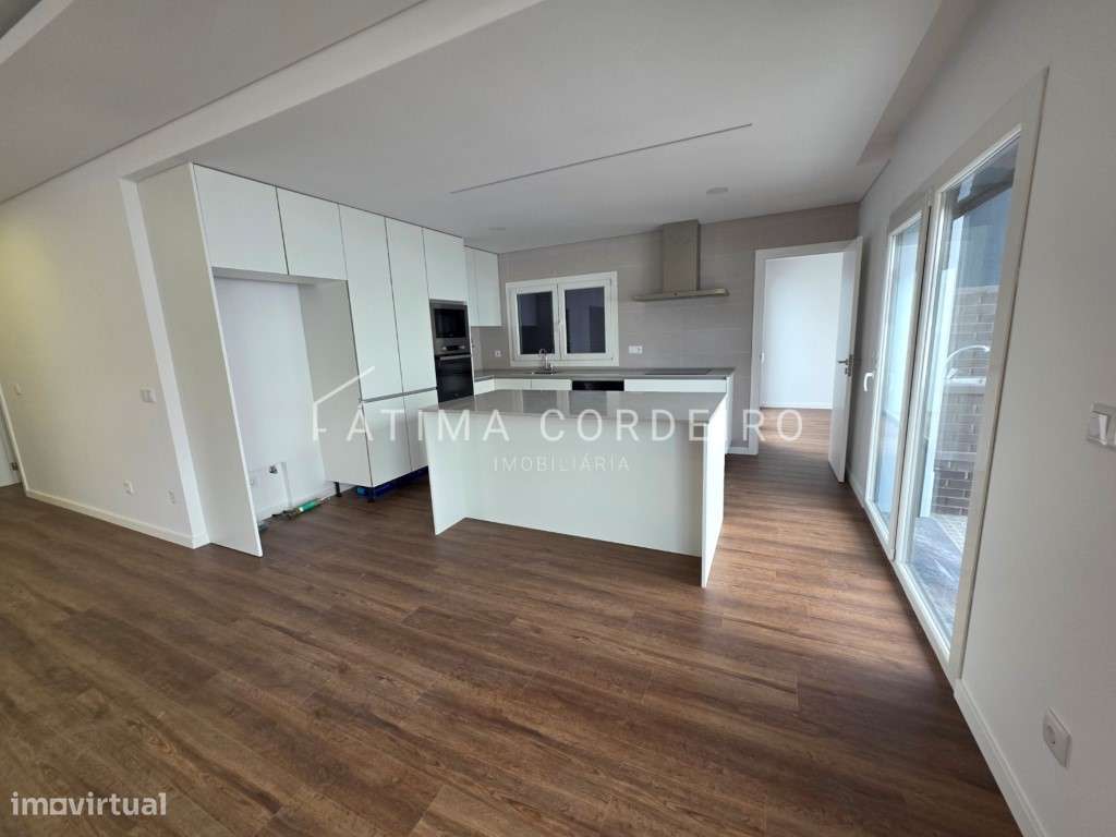 Fantástica Moradia Isolada Térrea T4 Fernão Ferro-0