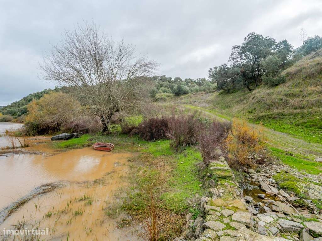 Quinta com quatro suítes e moínho, junto ao Rio Guadiana-22