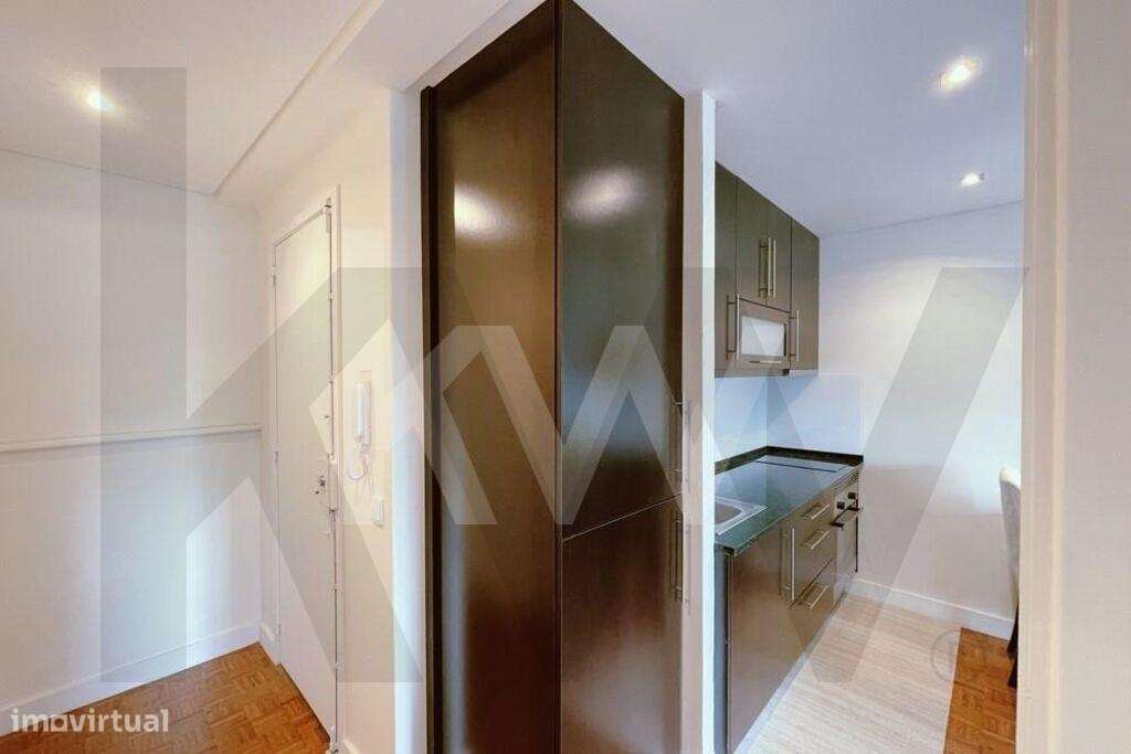 Apartamento Renovado e Mobilado perto da Praia de Paço de Arcos - Grande imagem: 4/33