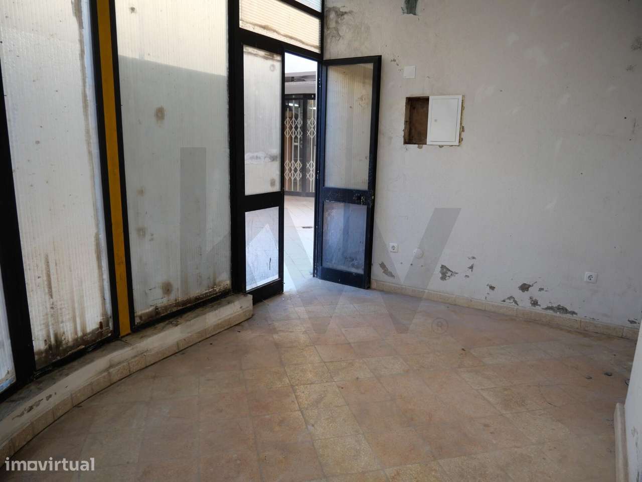 Loja para vender à entrada da Praia da Rocha em Portimão - Grande imagem: 5/17