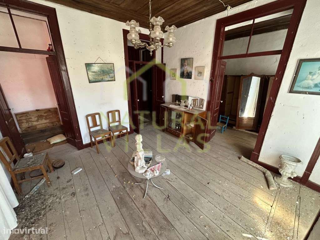 Prédio Tradicional com Terraço e Vista Panorâmica no Centro de Estoi - Grande imagem: 4/20