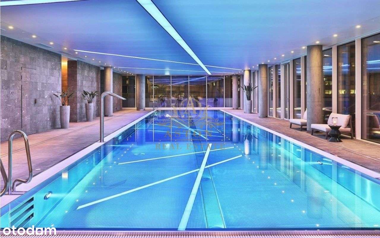 Spacious 5 room 227 sqm apartment on Złota 44-14