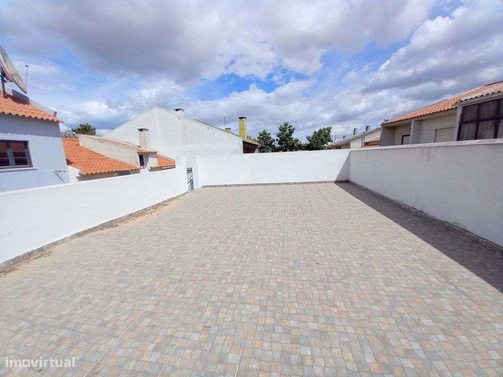 Vivenda Remodelada em Foros de Amora-18