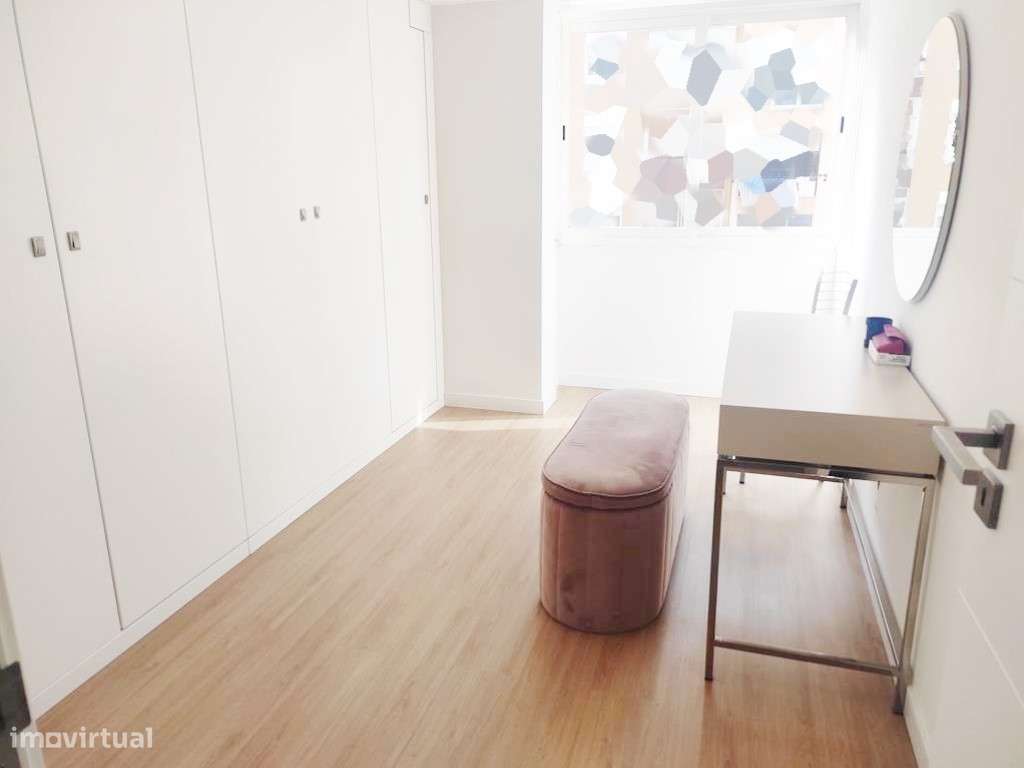 T2 totalmente remodelado no centro do Casal São Brás-17