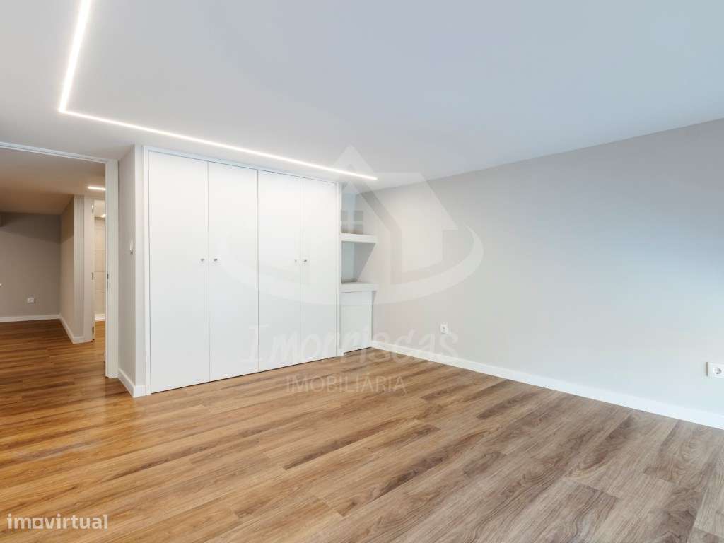 T3 Duplex Remodelado com Entrada Independente no Centro de Sacavém-29