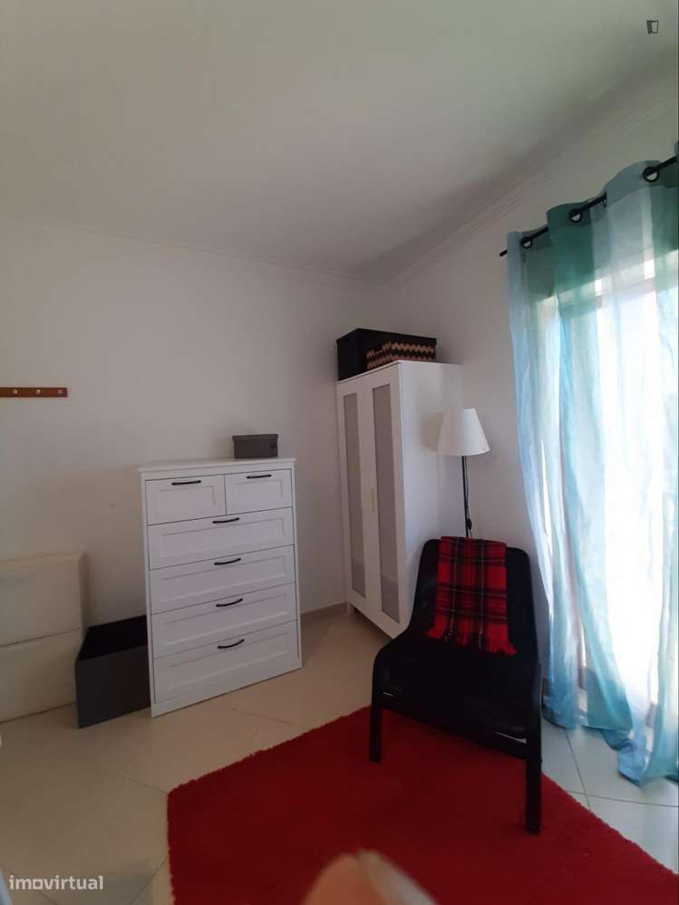Quarto - localizado em Caparica Lisbon - Grande imagem: 2/10