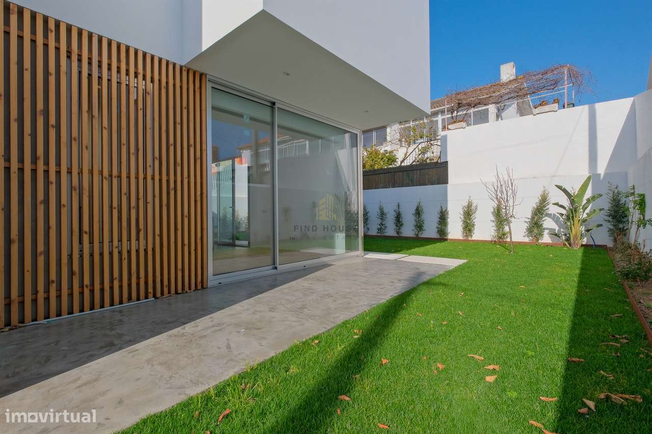 Moradia Isolada T4 com jardim e Garagem Box em Tires, São Domingos de-41